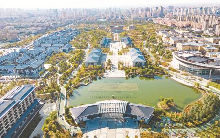 　　汉唐天马城景区总占地面积约1300亩，总建筑面积40.56万平方米，总投资58亿元，是甘肃公航旅集团打造的一个集遗址保护、旅游观光、文化展示、休闲娱乐、配套公共服务设施等于一体的综合型城市中央文化观光景区。