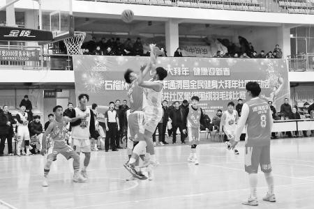 　　1月25日，通渭县2024年通渭县全民健身大拜年社区运动会篮球比赛隆重举行。据了解，本次活动自1月25日持续至2月22日，通渭县各体育组织将带来精彩的篮球比赛、足球比赛、国球进社区比赛、象棋比赛、围棋比赛和羽毛球比赛，为市民呈现精彩的视觉盛宴。                     杨君丽 摄