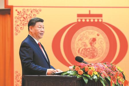 1月27日,中共中央、国务院在北京人民大会堂举行2025年春节团拜会。中共中央总书记、国家主席、中央军委主席习近平发表讲话。 新华社记者 李学仁 摄