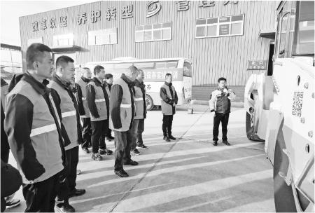 　　近日，安定区公路段充分运用冬闲时机，扎实开展理论学习及车机保养实操培训。                刘雪梅 摄
